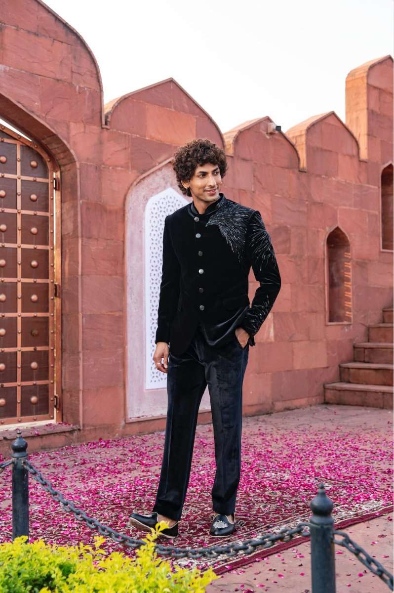 Velvet Stylish Designer Bandhgala Suit XL/42 / Black